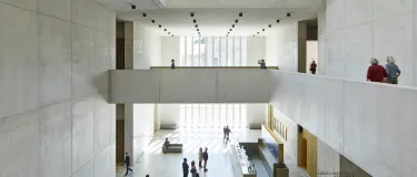 Kunsthaus Zürich_ίναι το μεγαλύτερο μουσείο τέχνης στην Ελβετία, φιλοξενώντας μια από τις σημαντικότερες συλλογές τέχνης της χώρας, που εκτείνεται από τον Μεσαίωνα έως τη σύγχρονη εποχή.