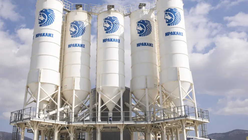 Ο Όμιλος ΗΡΑΚΛΗΣ αλλάζει τα δεδομένα: Καταργεί τη συσκευασία τσιμέντου 50 κιλών