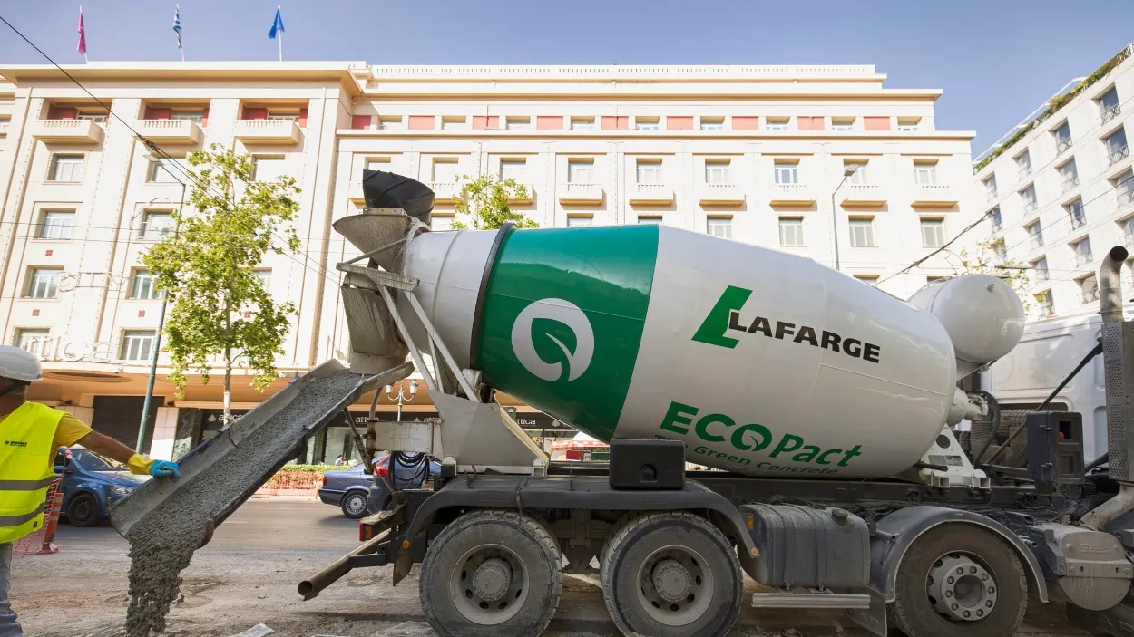 Η Lafareg δίνει παρών στην Πανεπιστημίου 