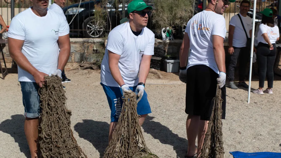 Φωτογραφία 2_Η Geocycle Ελλάς, μέλος του Ομίλου ΗΡΑΚΛΗΣ, υλοποιεί περιβαλλοντική δράση καθαρισμού στον Άλιμο