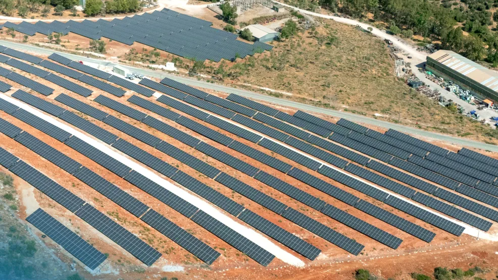Όμιλος ΗΡΑΚΛΗΣ: Θέτει σε πλήρη λειτουργία φωτοβολταϊκό σταθμό 6,5 MW στο Εργοστάσιό του στο Μηλάκι Ευβοίας