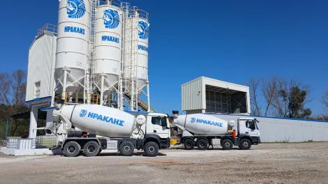 Ο Όμιλος ΗΡΑΚΛΗΣ ενισχύει την παρουσία του στη Βόρεια Ελλάδα με μια νέα, σύγχρονη μονάδα σκυροδέματος στη Χαλκιδική