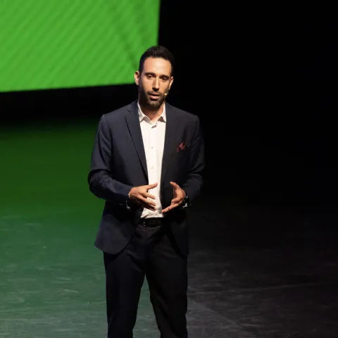  Χάρης Παπουλίδης